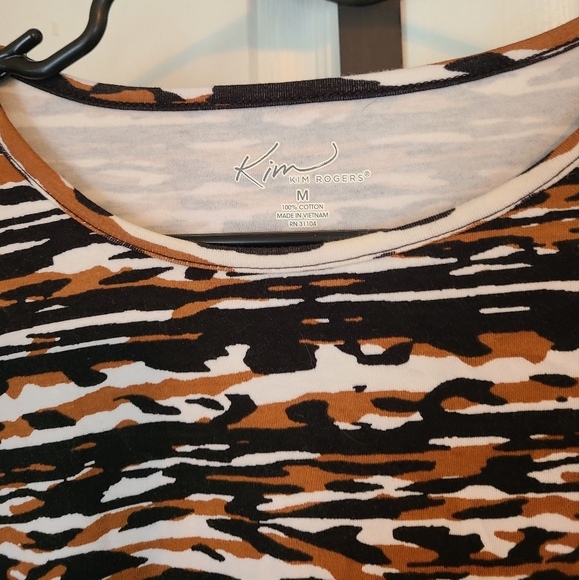 Kim Roger's Long Sleeve T-Shirt, Camo Brown. Size: Medium - Picture 4 of 5